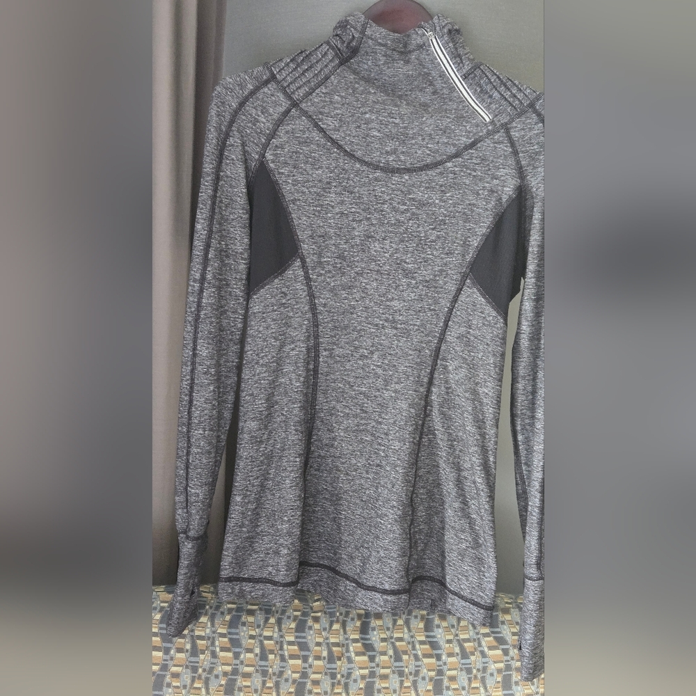 Lululemon Women Jakcet Size Medium Gray/Black Long Sleeve Athletic Zips Hood Log